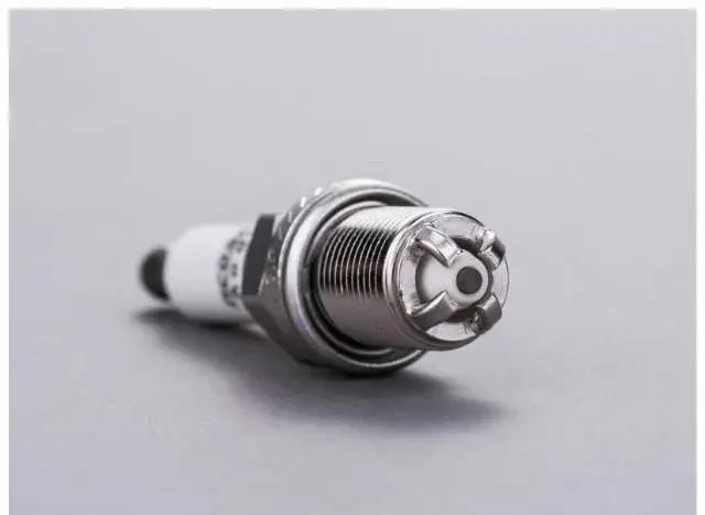 車子出現這3種征兆，是在提醒該換火花塞了-第4張圖片-鄭州市冠恒貿易有限公司【官方網站】-車用潤滑油服務專家