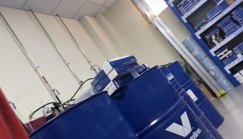 機油包裝規格差異大，汽車保養如何不“踩坑”-第2張圖片-鄭州市冠恒貿易有限公司【官方網站】-車用潤滑油服務專家